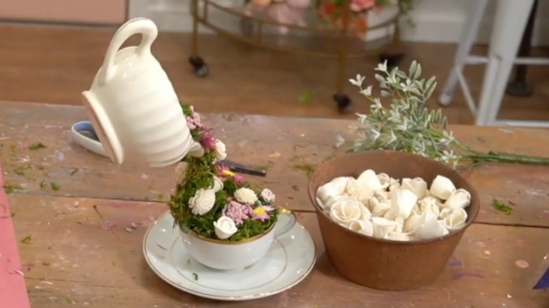 Floating planter using teacups