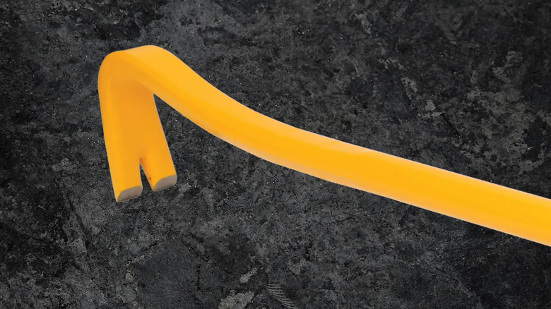DeWalt's 42-inch Wrecking Bar