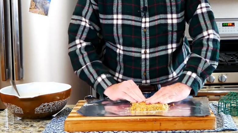 Man preparing a vegetarian suet by hand