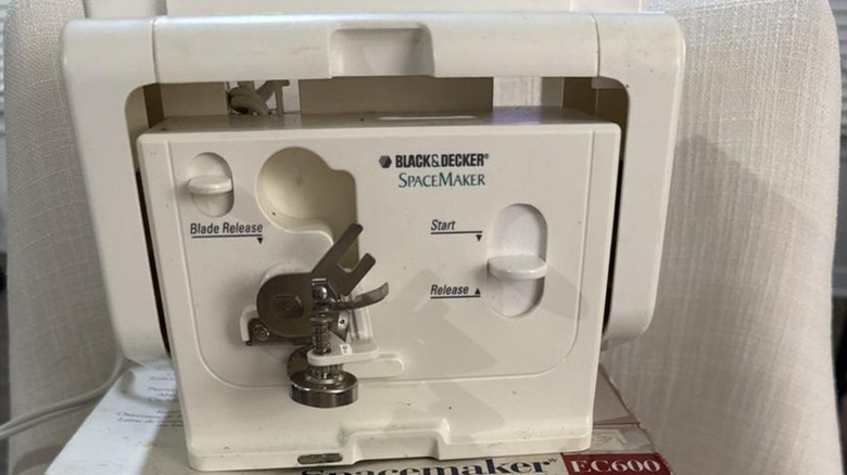 Black & Decker SpaceMaker can opener with box