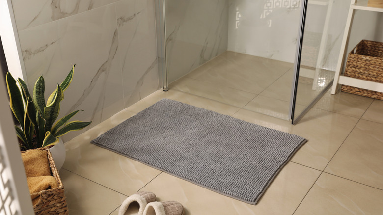 Gray bath mat