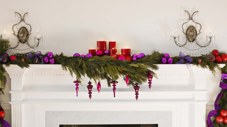 A garland and Christmas decorations on a mantel