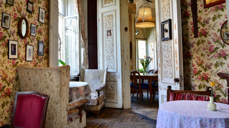 A "cottagecore" themed room