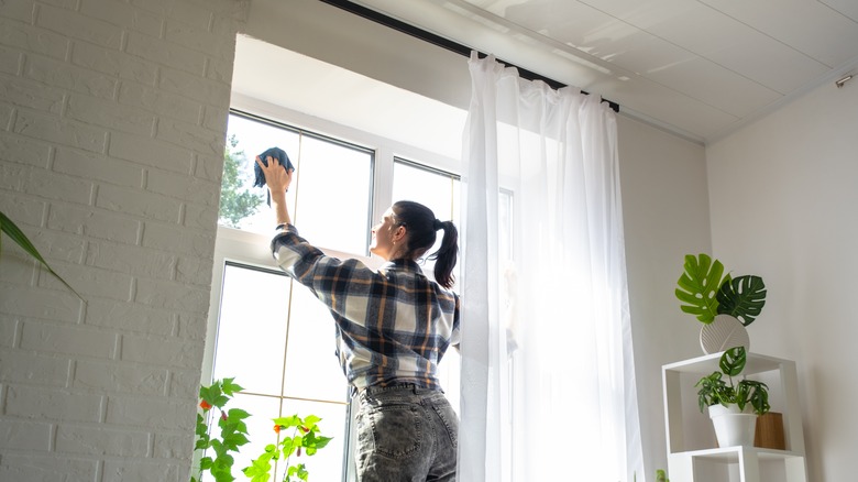Kitchen towel washing window
