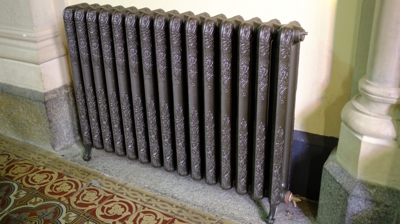 Cast iron radiator with scrollwork from 1800s