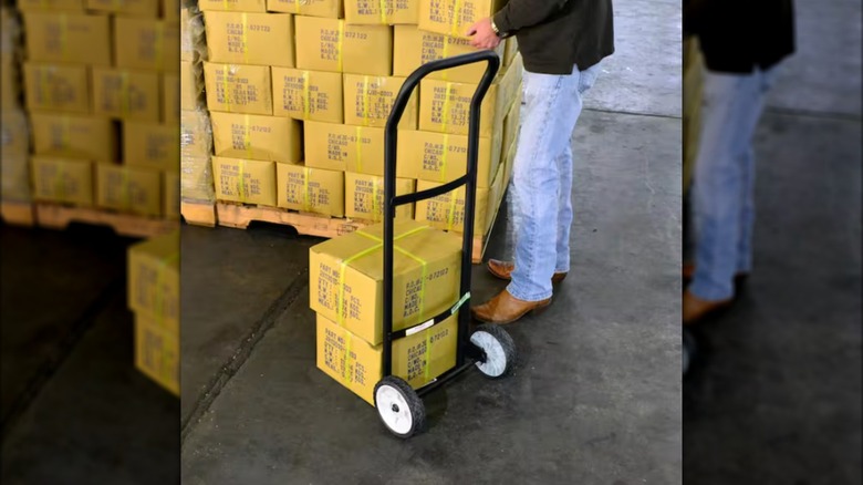 Milwaukee's 300-pound-Capacity Hand Truck