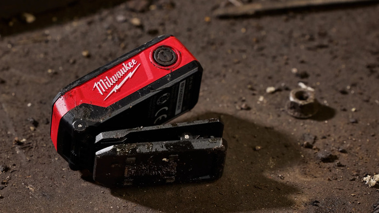 Milwaukee's 300 Lumen USB C Rechargeable Clip Light