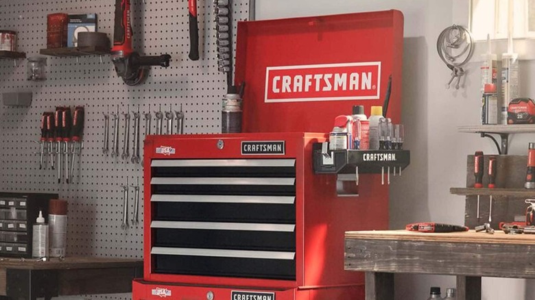 Craftsman 2000 Series 5-Drawer Steel Tool Chest in garage