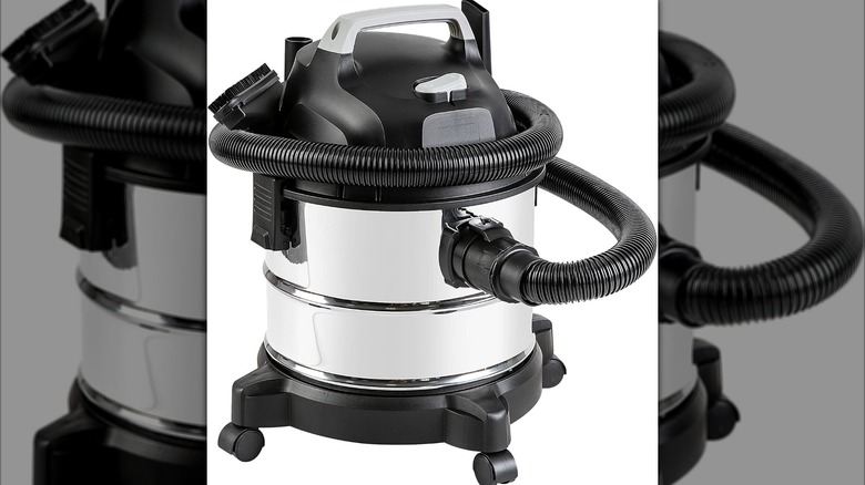 Amazon Basics wet/dry vacuum