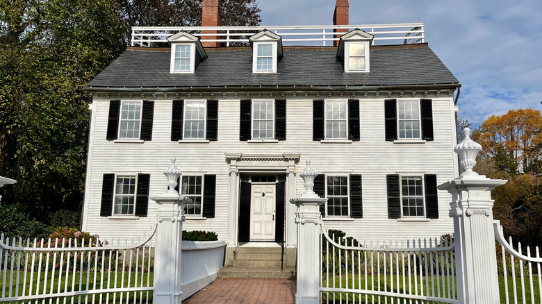 white Georgian style mansion