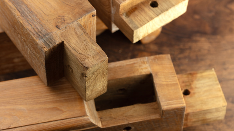 load-bearing furniture joint