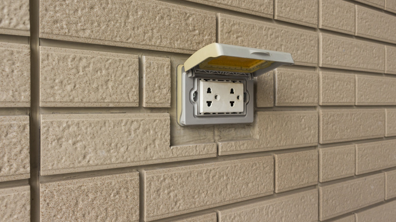 outside plug