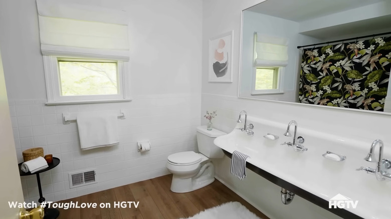 long sink with three faucets