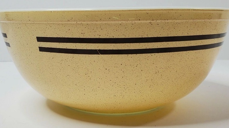 Speckled Lines Pyrex mixing bowl