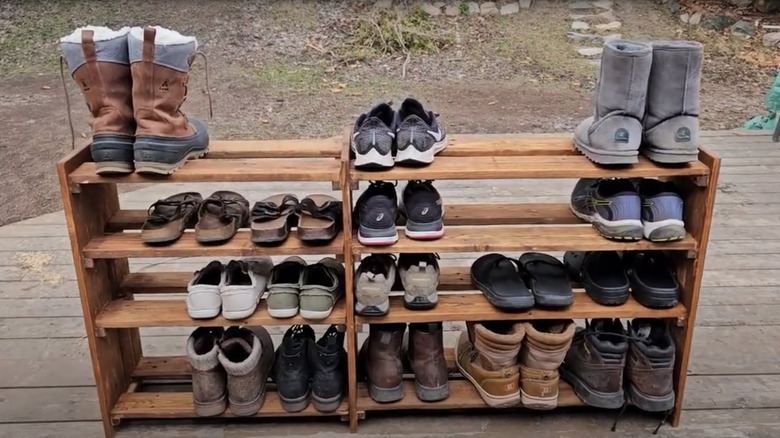 Shoe rack made from wooden pallets