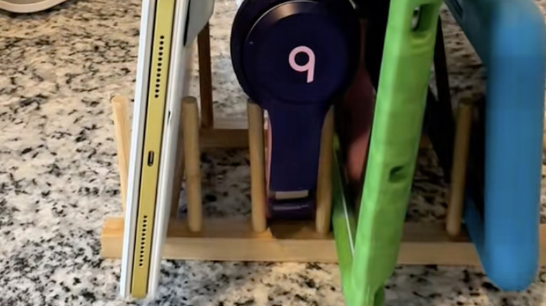 IKEA OSTBIT holding charging devices