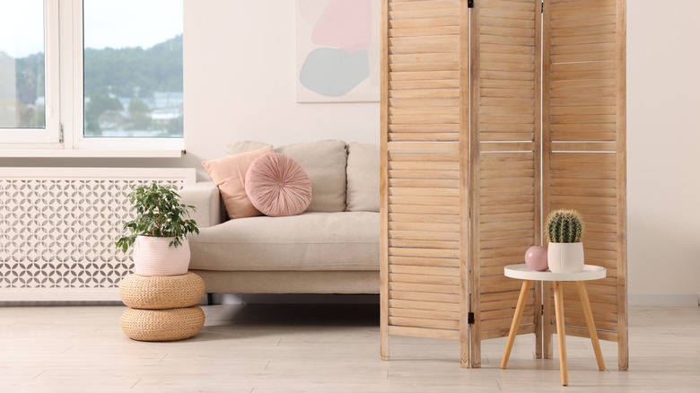 A folding privacy screen