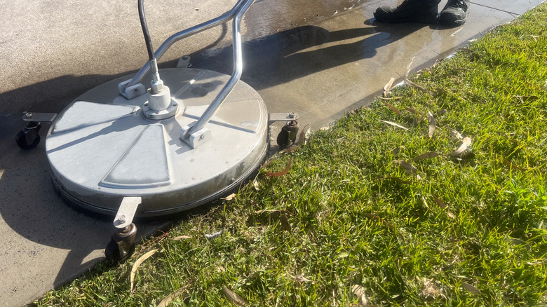 Close up of surface cleaning attachment