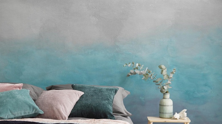 Ombre effect on a wall behind a bed