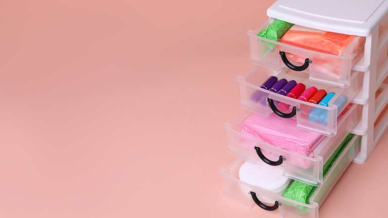 Mini plastic drawer set 
