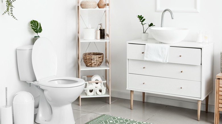 12 Tips To Help Keep Your Bathroom Clutter-Free