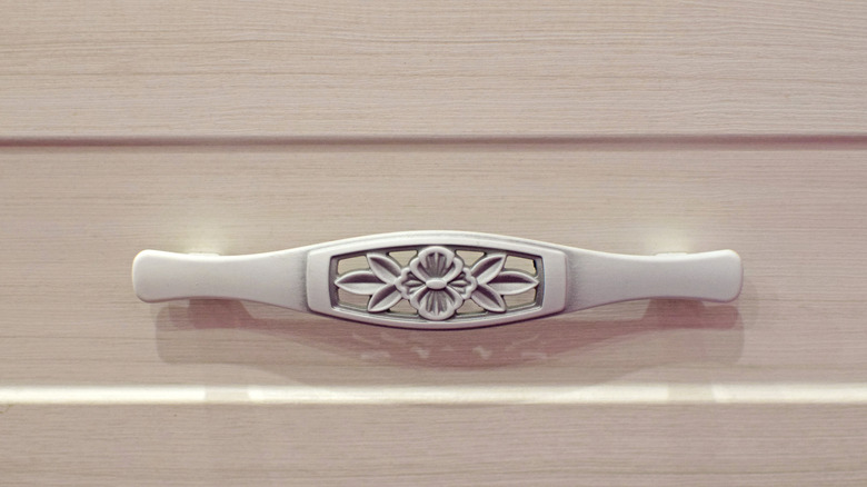 Silver floral drawer pull