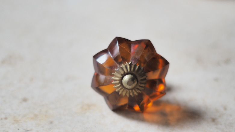 Amber glass floral cabinet or drawer pull