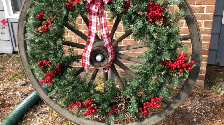 Holiday-themed wagon wheel decor