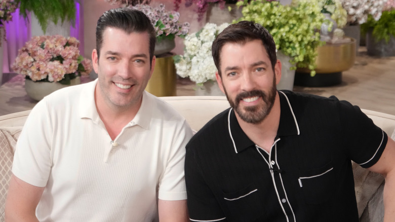 Jonathan and Drew Scott smiling.