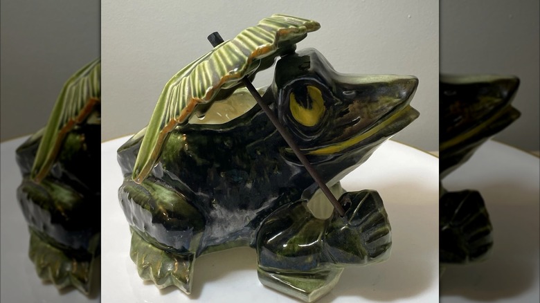 Green frog figurine
