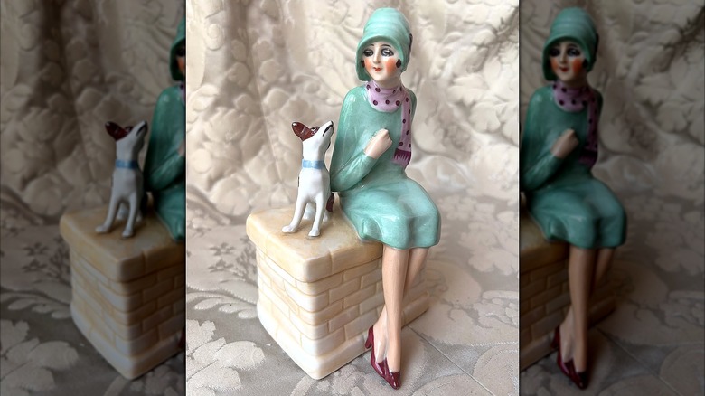 A Fasold & Stauch flapper girl powder box