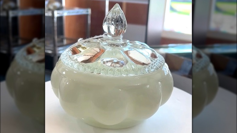 A Fenton silvercreast large powder puff box