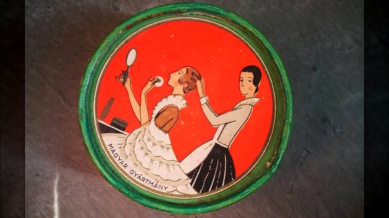 A Richard Hudnut Three Flowers powder box