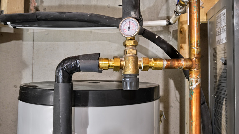 pressure meter of a water heater unit