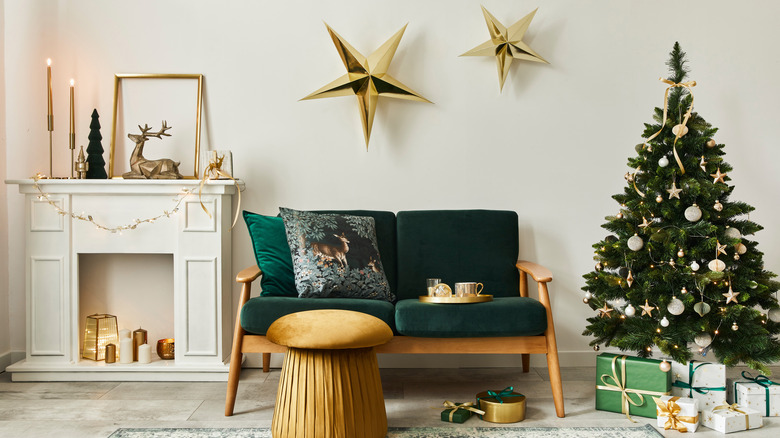 Christmas décor in living room