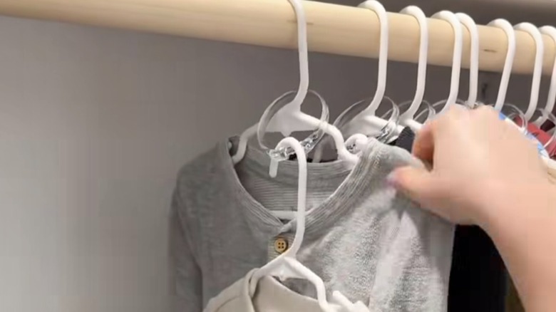 Kids clothes on hangers with a DIY cascading solution using shower rings