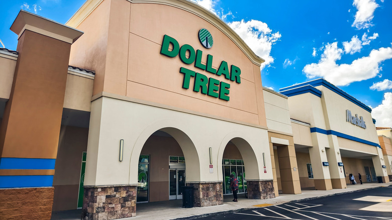 Dollar Tree store front