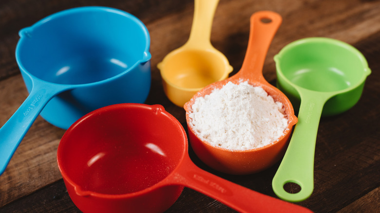 measuring cups