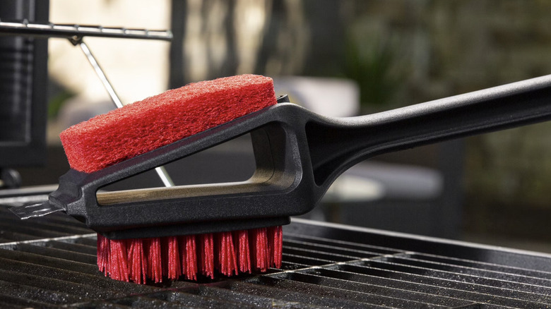 Expert Grill 3-in-1 Cleaning Cold Grill Brush with Stainless Steel Scraper