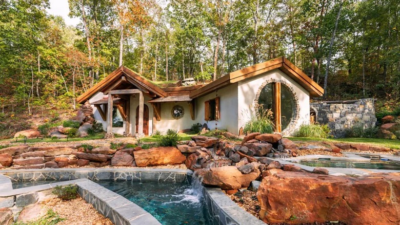 Front view of Mountaintop Shiloh Airbnb home in Georgia, United States