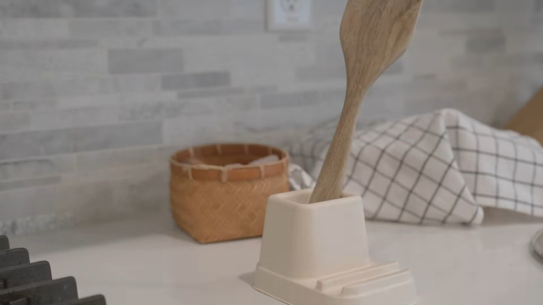 HÖNSNÄT Holder for mobile phone being used as a kitchen tool holder