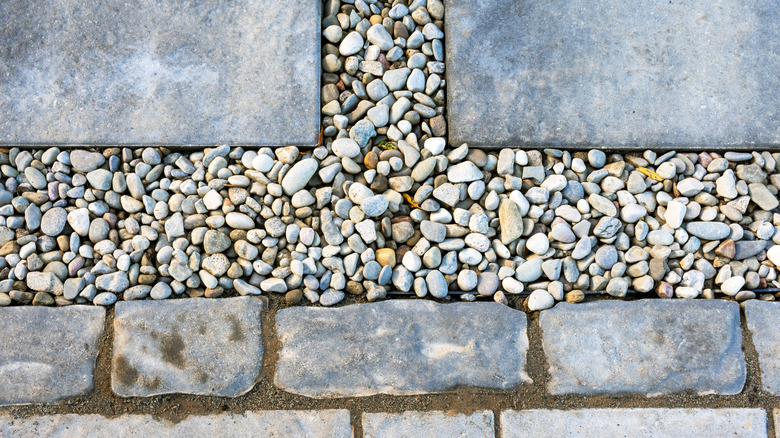 Pea gravel between stepping stones