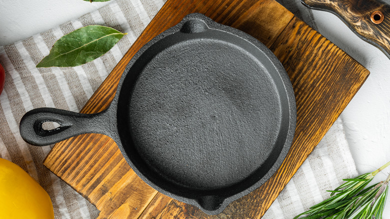 Cast iron skillet