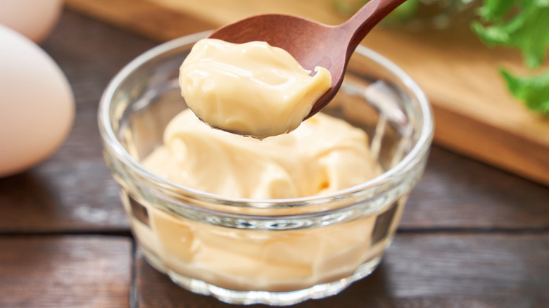 mayo in a spoon and small container