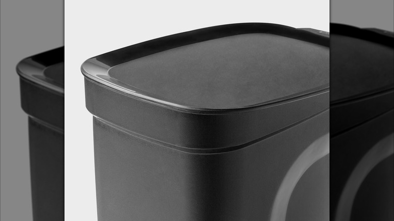 Close-up view of HÄCKSAX Step trash can