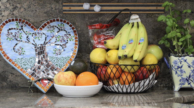 Fruit bowl on countertop