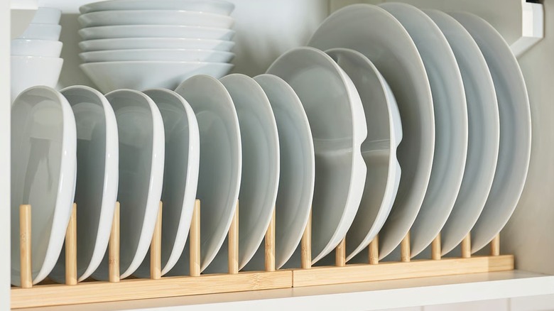 OSTBIT Plate holder in kitchen cabinet full of dishes