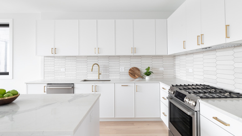 A kitchen with white cabinets
