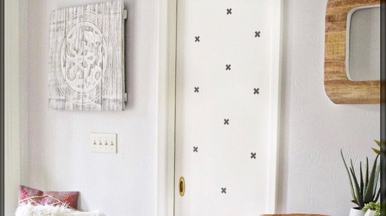 Closet door with "x" mark wall decals