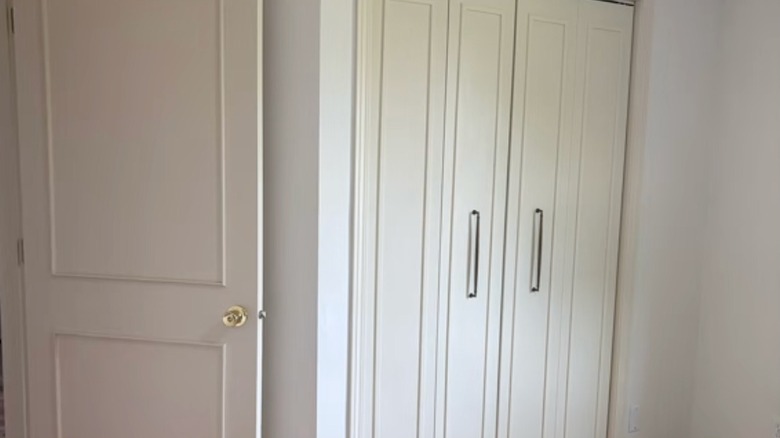 Bifold closet doors with oversized handles